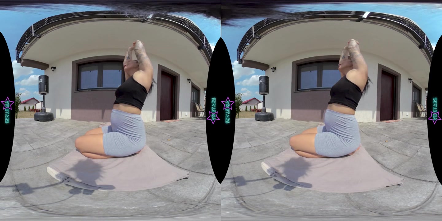Satisfying Yoga Session With Raw Pussy Fingering And Squirt At The End - VRStars