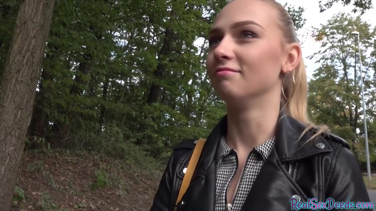 Czech teen 18+ picked up for outdoor POV fuck after casting