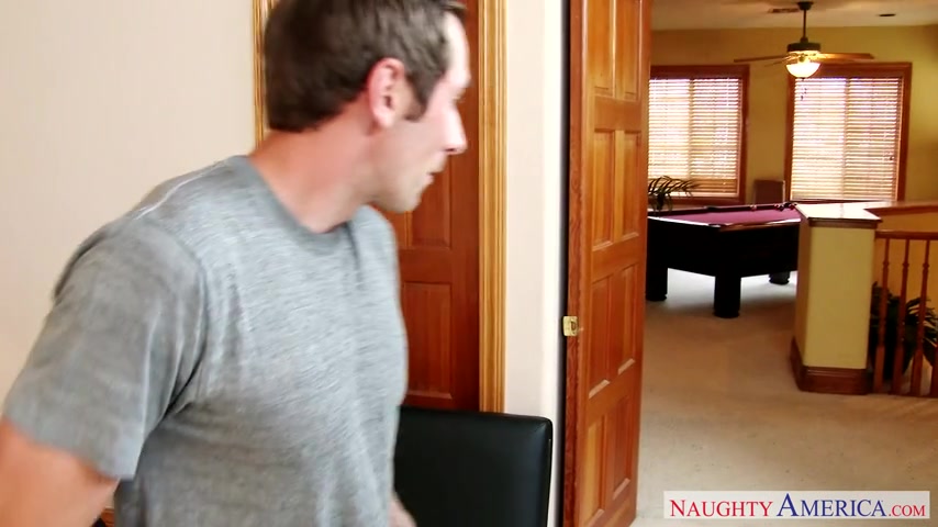 Sara Jay - myfriendshotmom