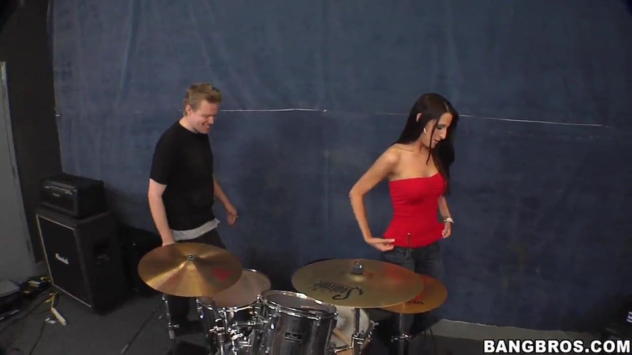 Guy seduces sexual Kortney Kane to fuck well