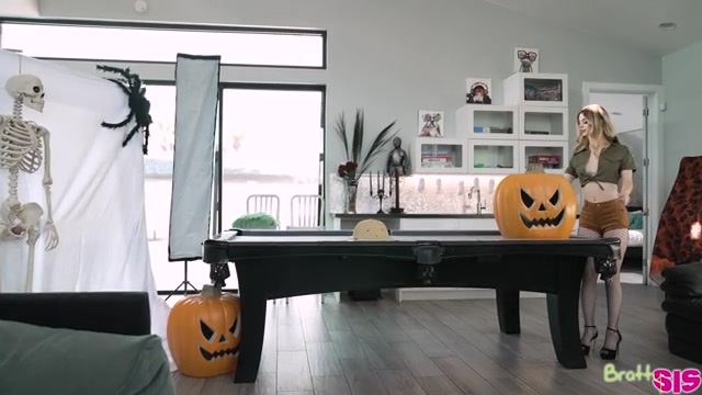 This Halloween My Stepsis Jumped My Bones - S24:E10 - Brattysis