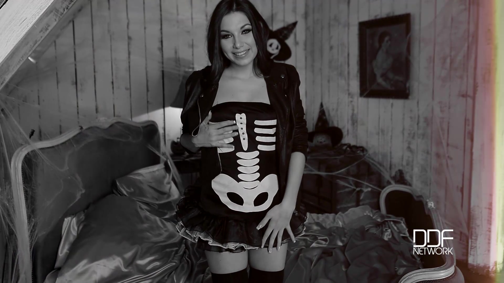 Horny Holiday - Pussy is her Halloween Treat - PornWorld