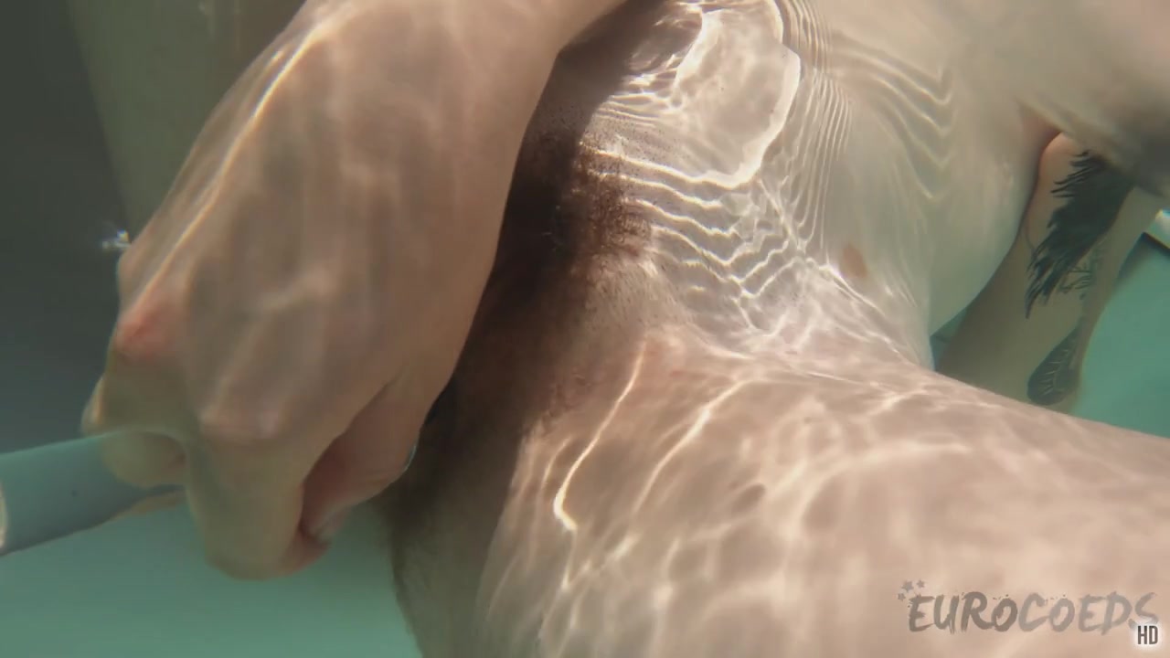 Hot Model Brille Masturbating Underwater In The Jacuzzi Unshaved teen 18+ Pussy