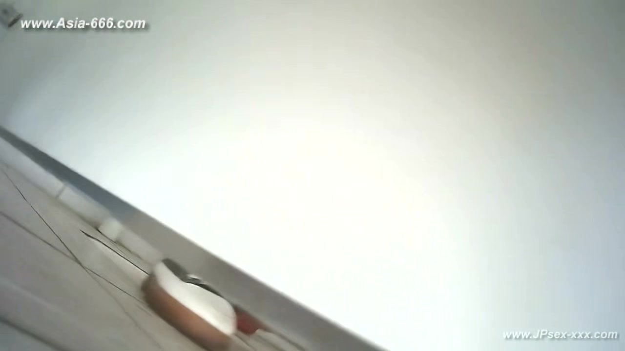chinese girls go to toilet.305