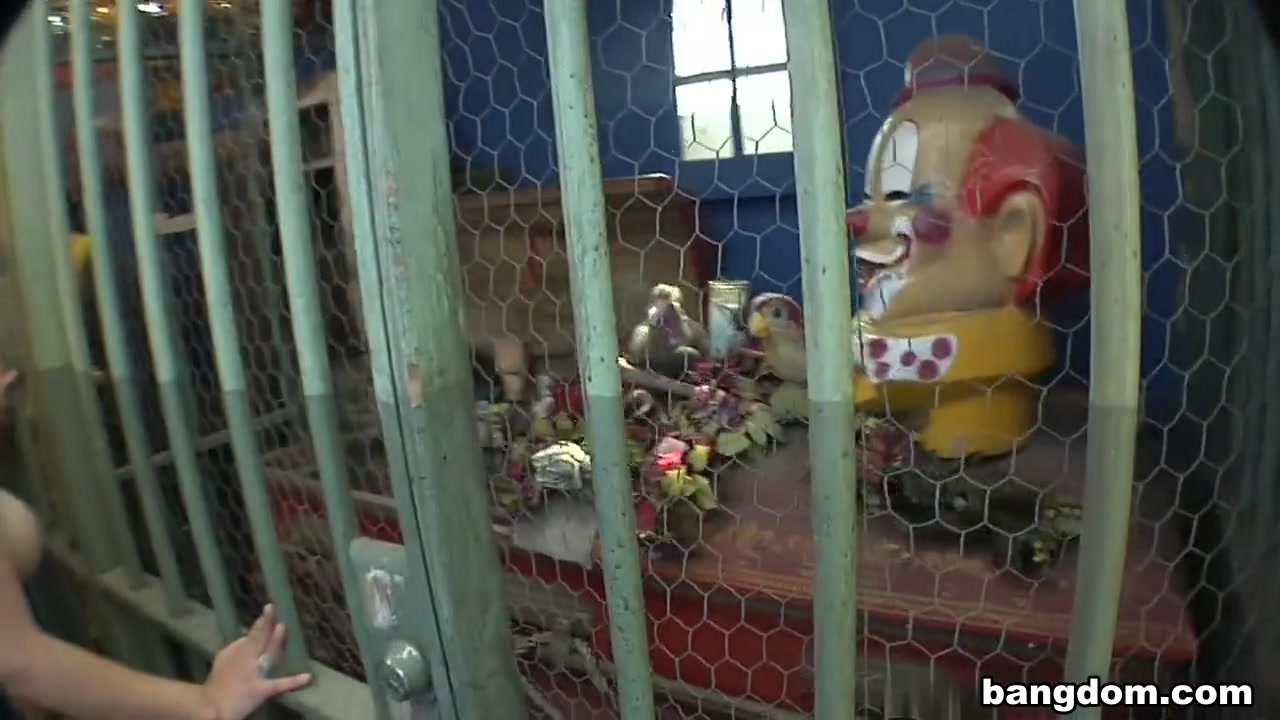 Cum one Cum all its a Freak Show!
