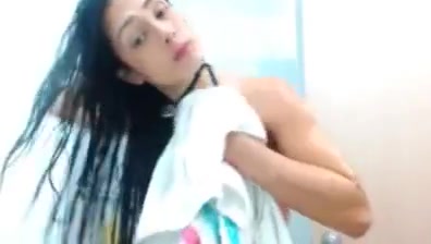 Sexy Babe Plays In Shower