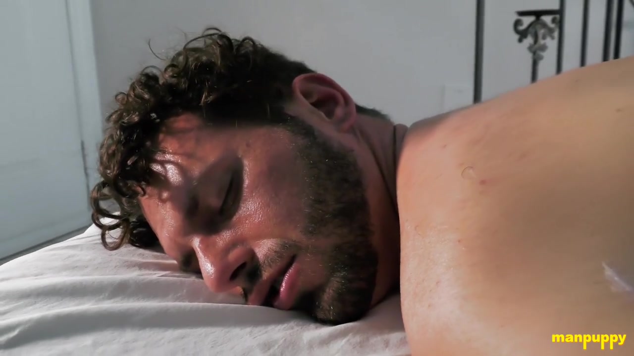 Grey Hair Dilf Gives Sensual Rubbing
