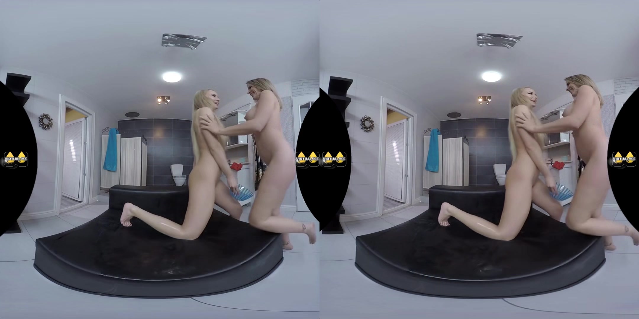 Blondes In The Bathroom - Pornstar Watersport Lesbian 3D Porn