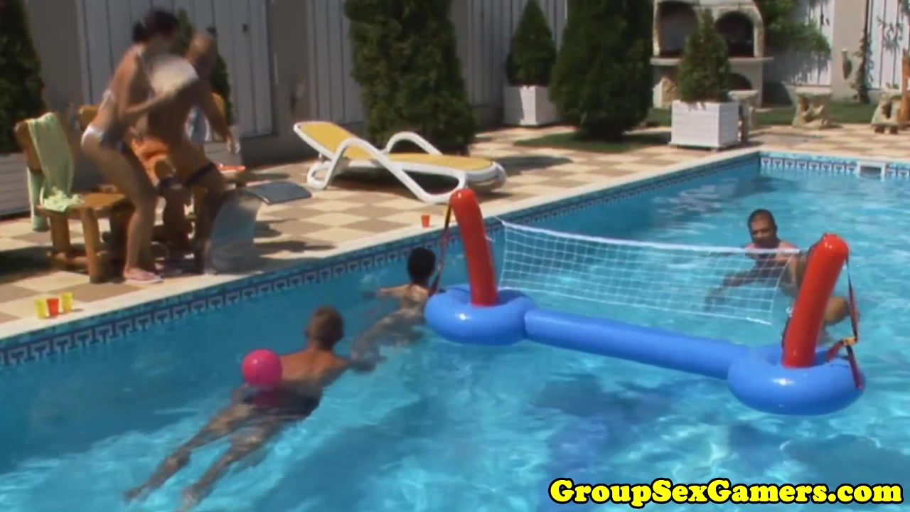 Underwater sexgames fuck with horny bikini babes
