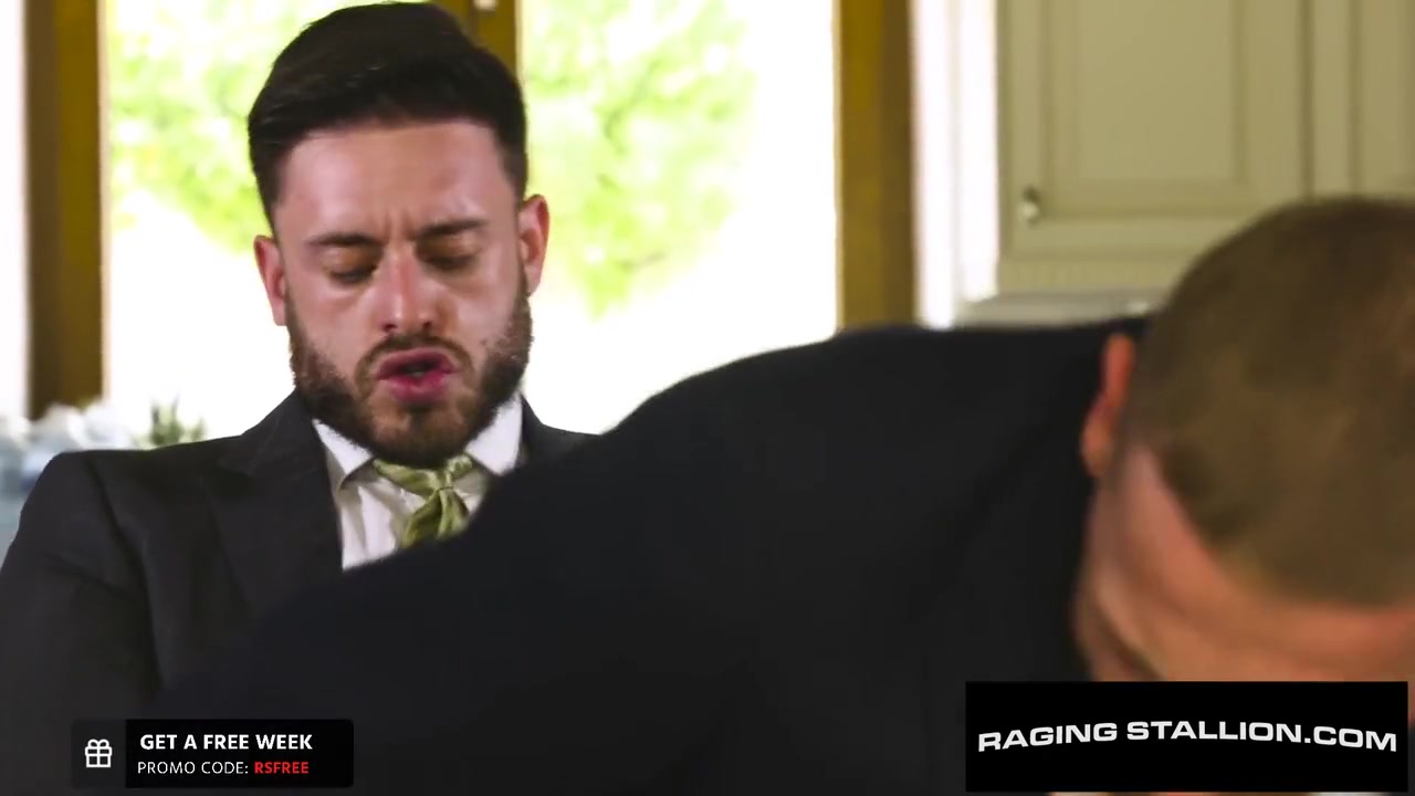 Stud Realtor Dicked Down By Handsome Client - Zac Johnson And Manuel Reyes