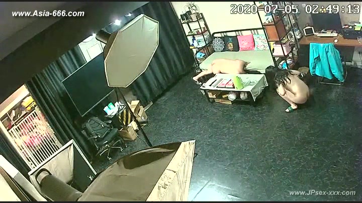 Hackers use the camera to remote monitoring of a lover's home life.***