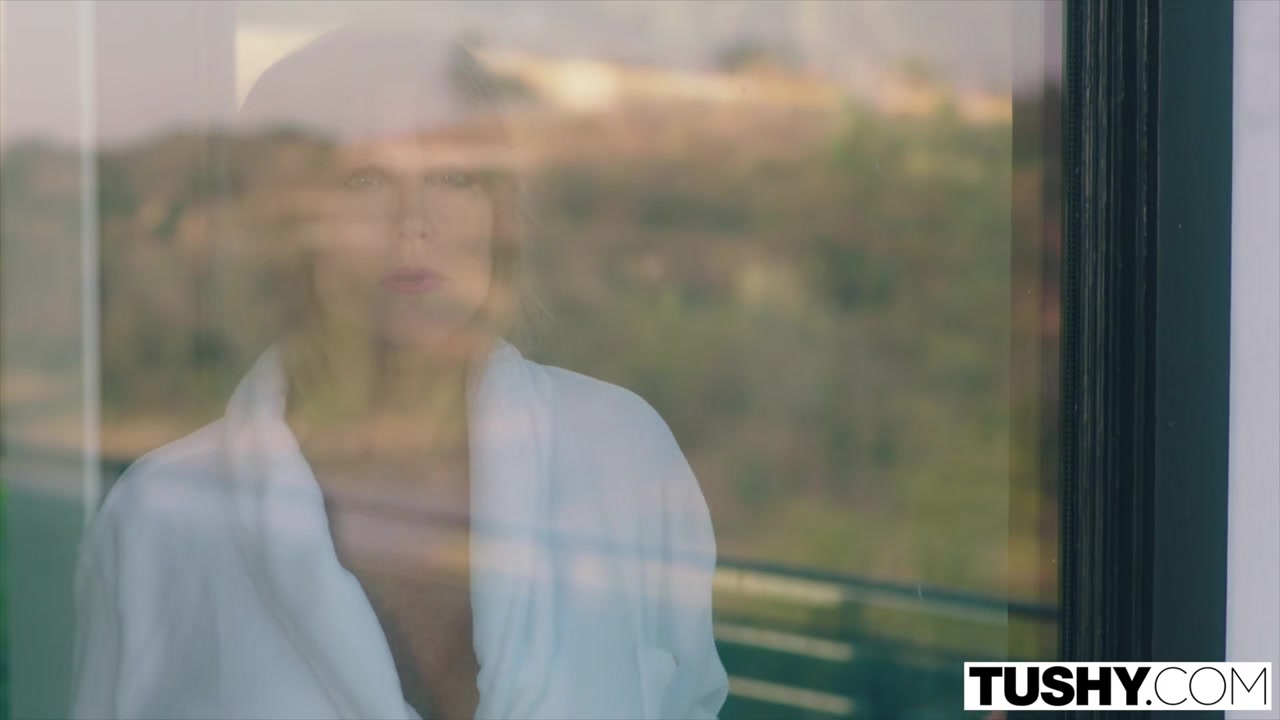 TUSHY.com Feature Showcase Abigail 2