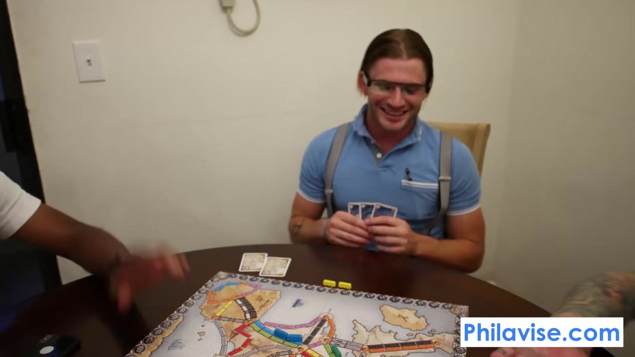 PHILAVISE-Gamers get a beeg