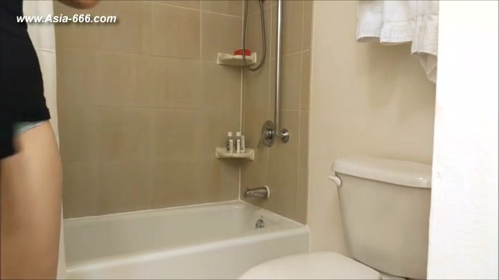 blonde girls shower.7