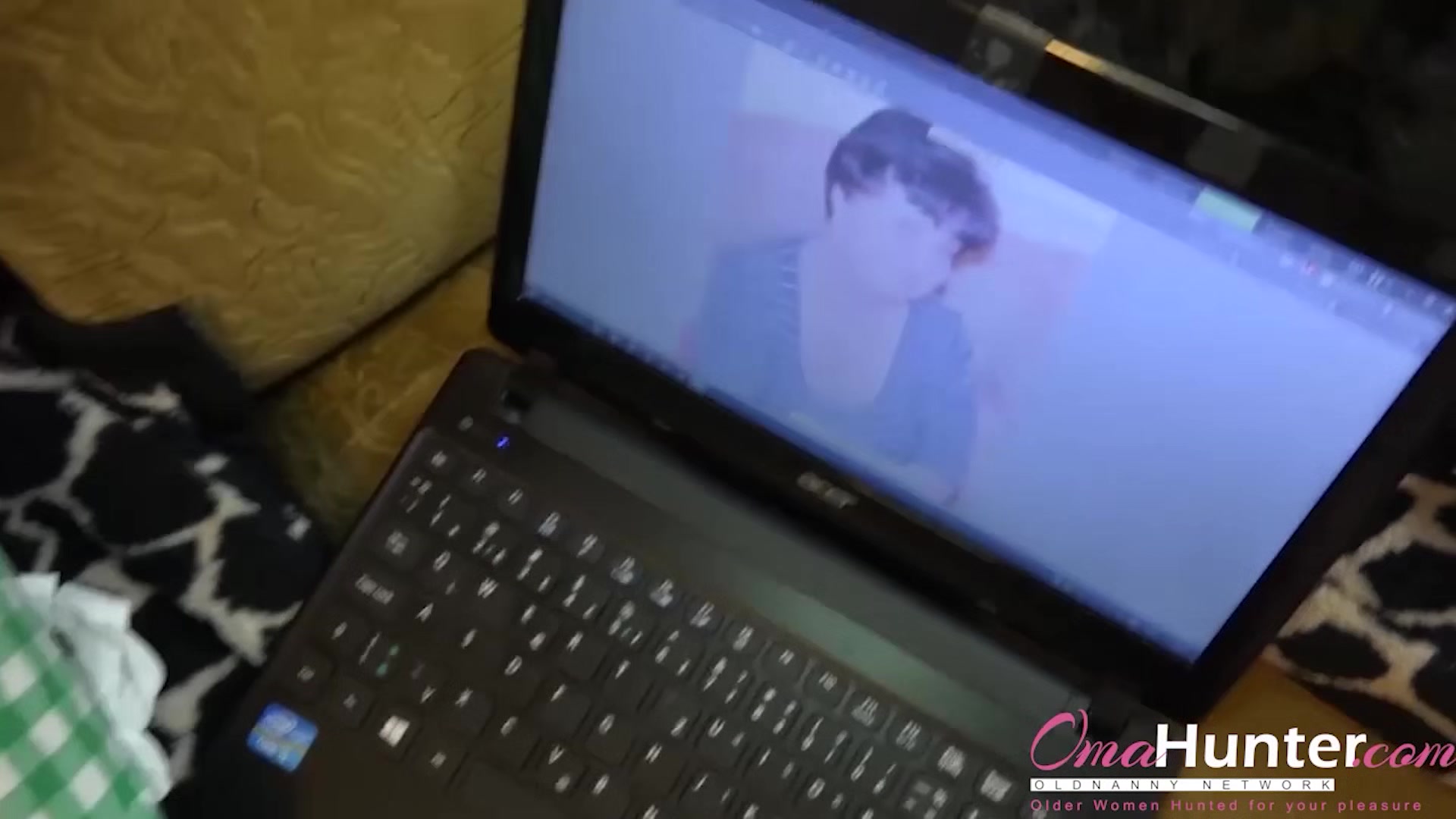 OMAHUNTER teen 18+ lesbian Picking Mature Lover Of Her