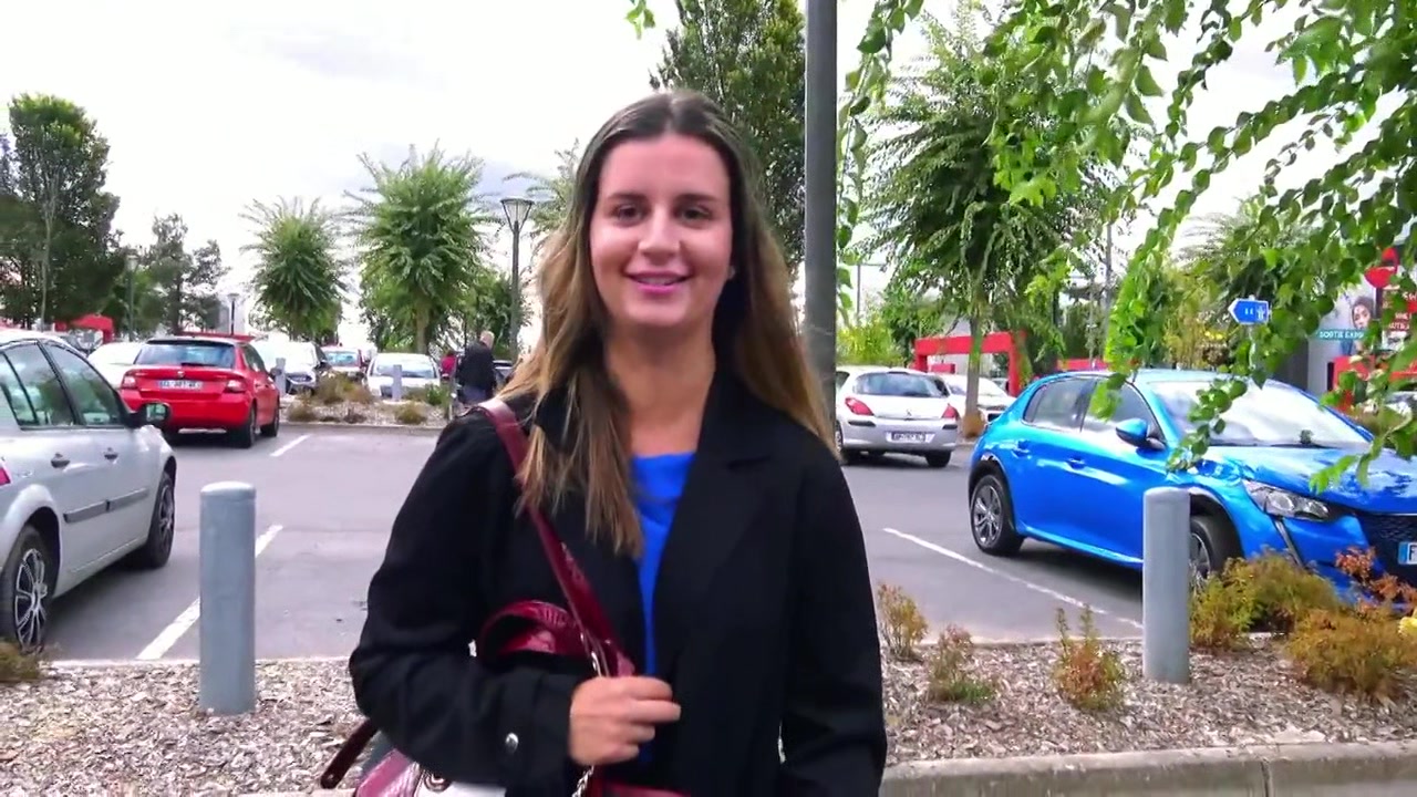 Luna, 31, is constantly in the game! - Jacquie et Michel TV
