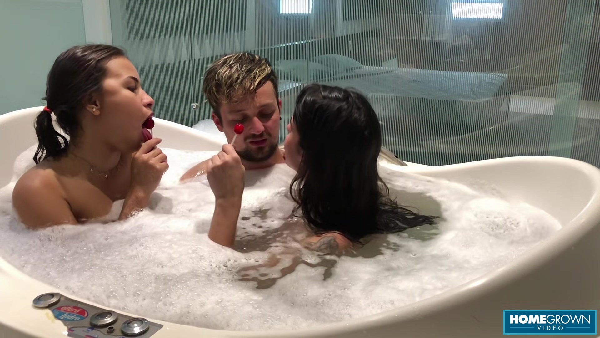 Scarlett and sexy new girl July join Stephan in the tub for a sweet and wet play session!