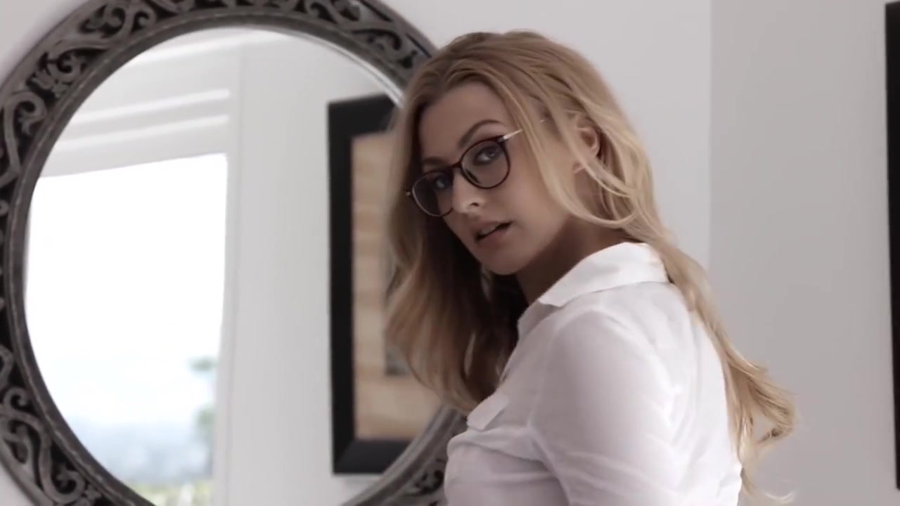 Seduces Her Horny Teacher - Alexa Grace