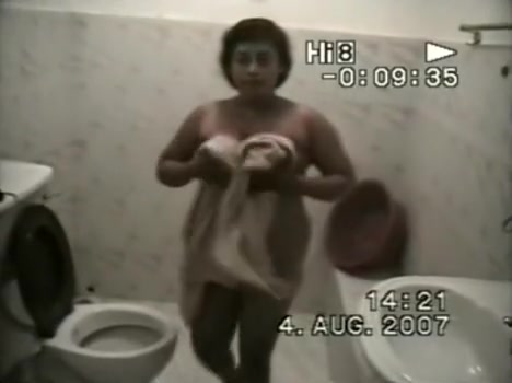 Fat girl sucks dick in Indian porn video