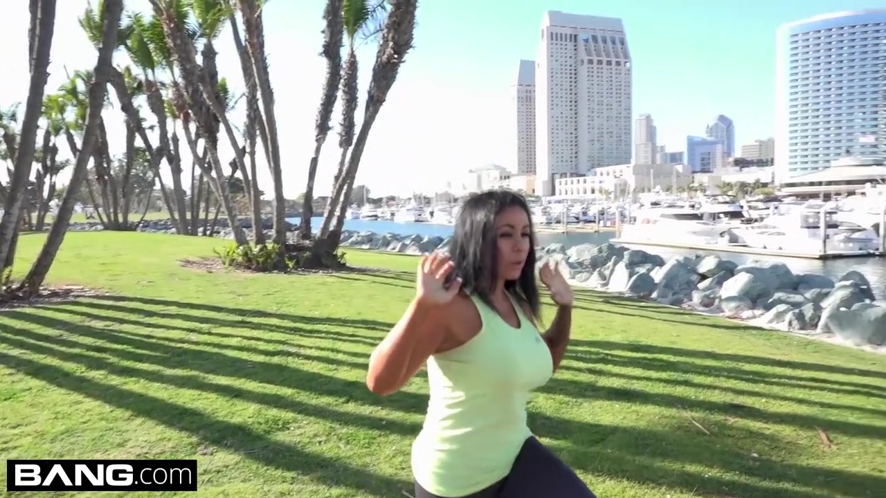 MILF Simone Garza's pussy is ready for a workout