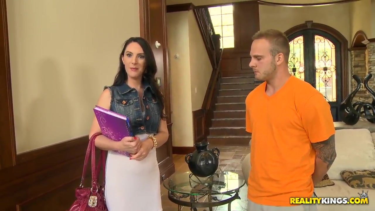 Brunette MILF gets all juiced up during talk