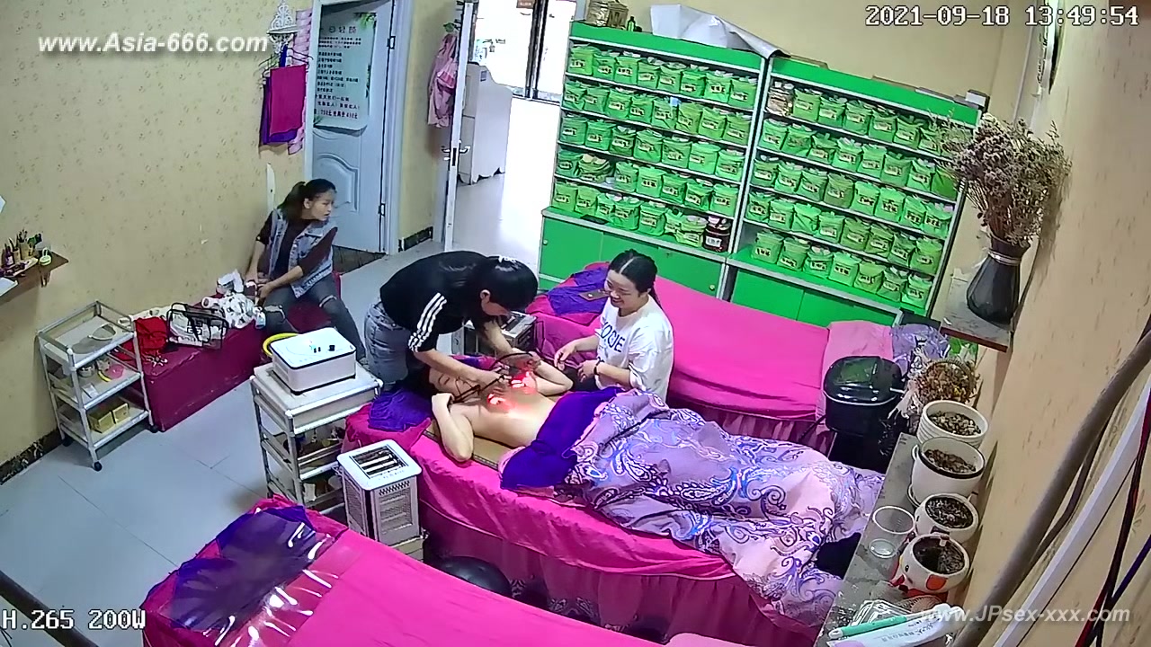 Hackers use the camera to remote monitoring of a lover's home life.595