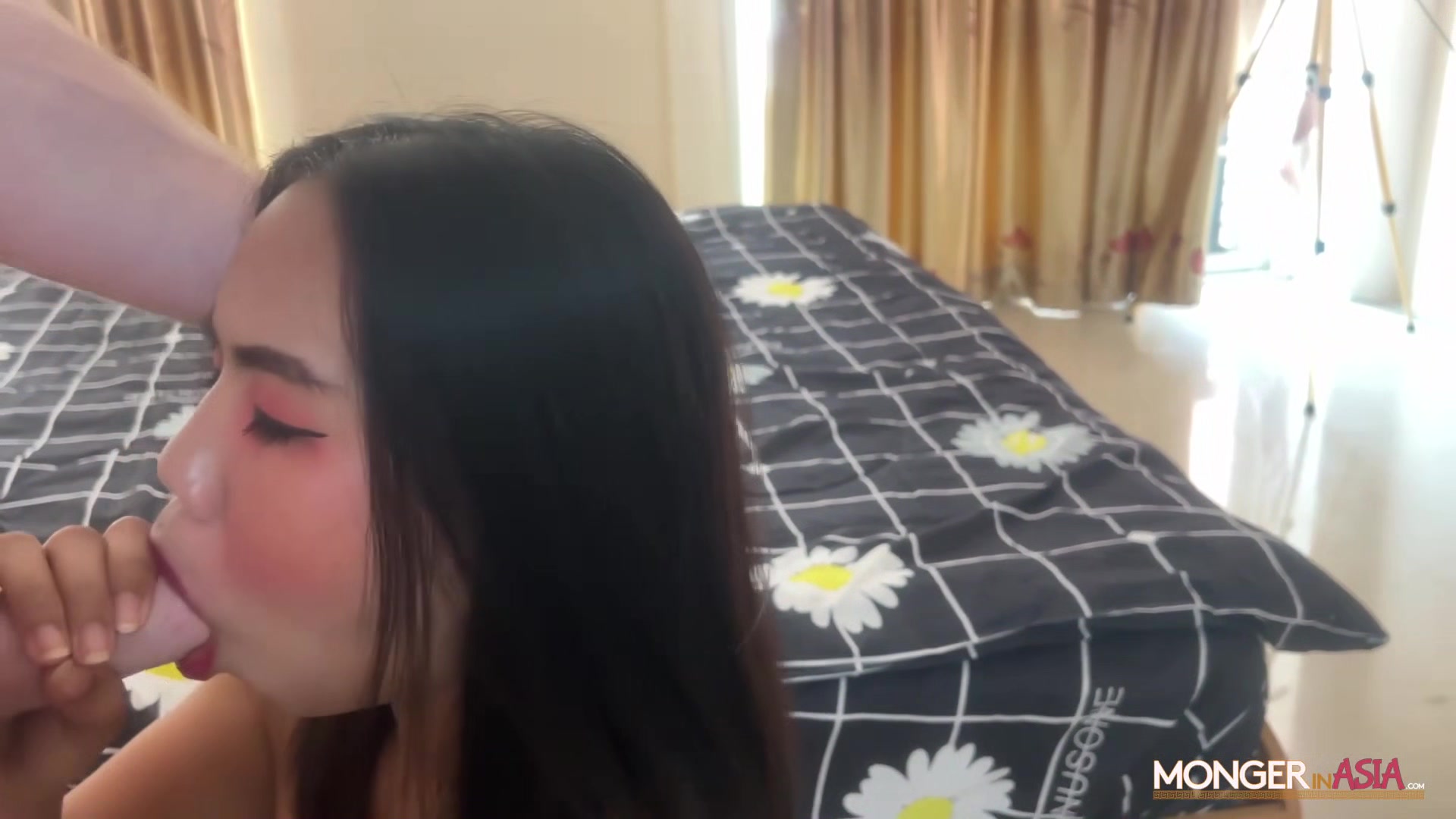 Brand new Thai gogo girl will do anything for cash