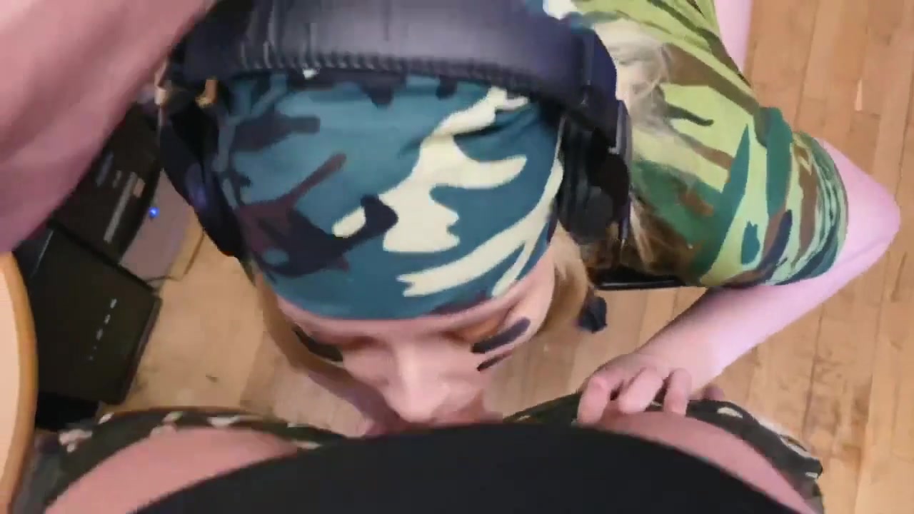 Fuck Cute Girl When She Play In Wot