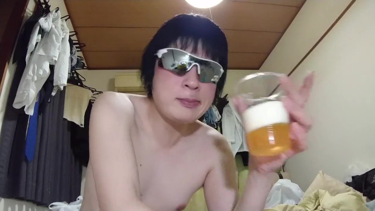 07/03 eating Hamburger While Drinking Beer