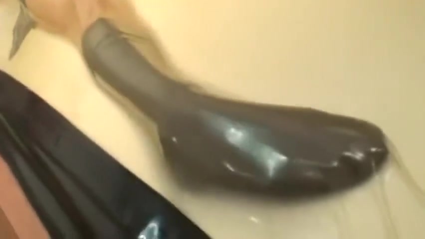 Experience of Girls Suffocating in Vacuum Bed