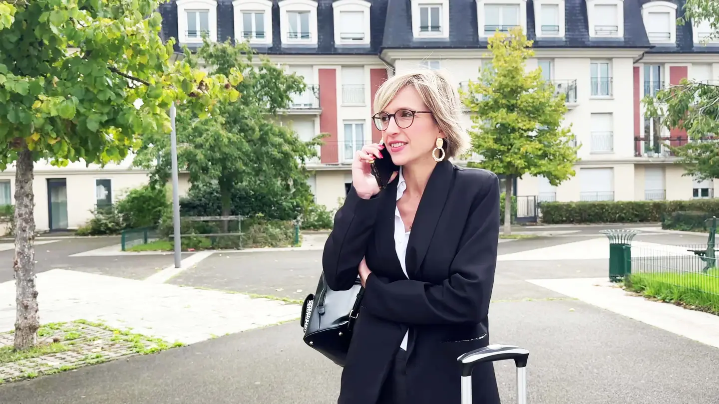 Didine seduces her driver... - Jacquie et Michel TV