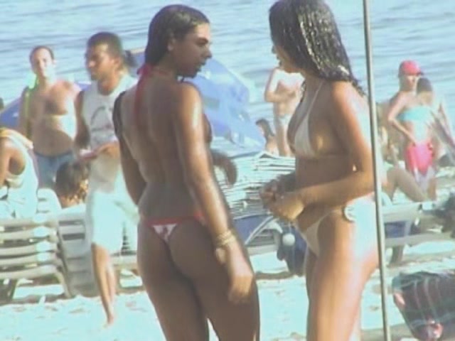 Showering off at the beach - GNDBeachVideos