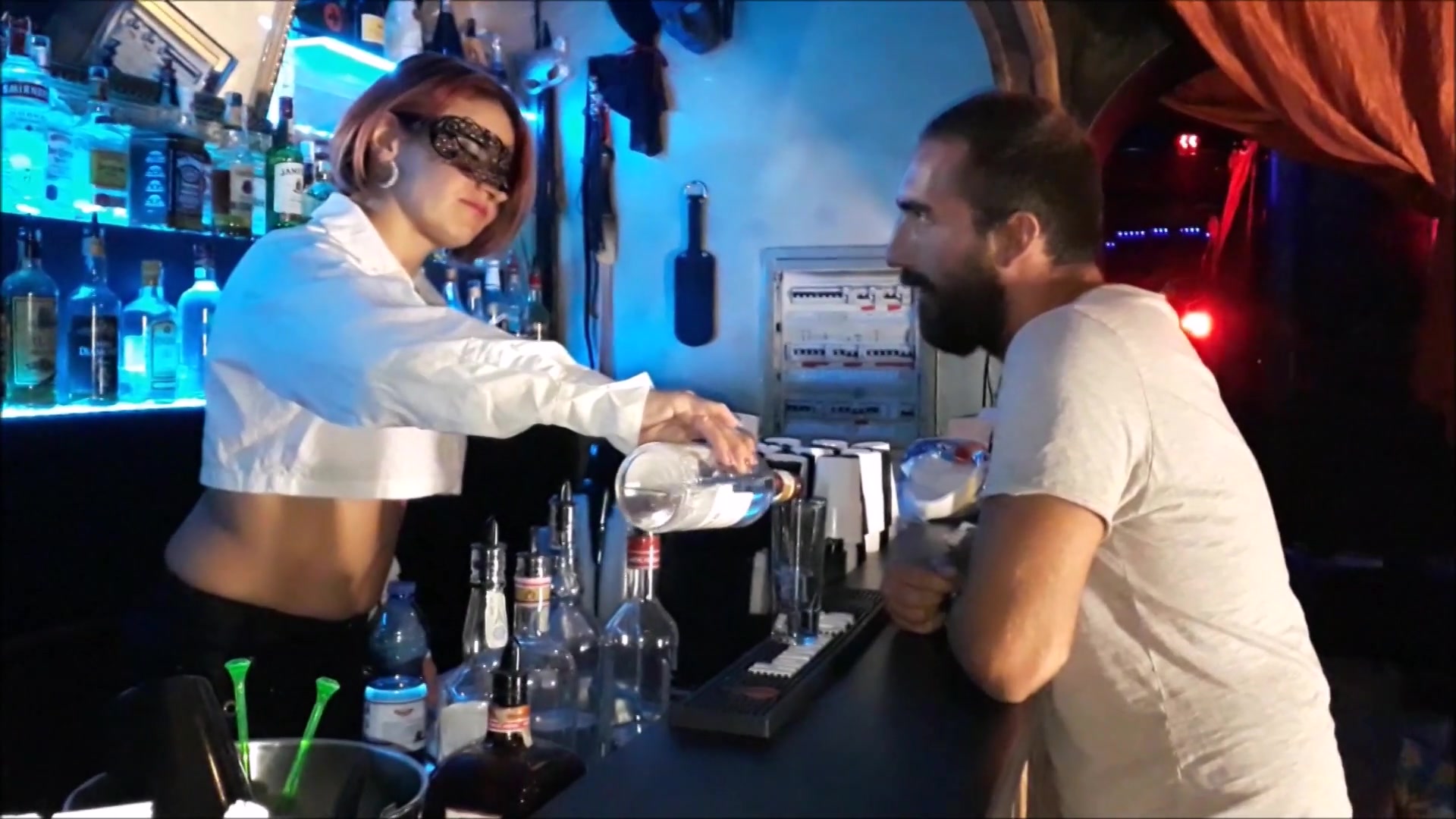 Grossa Sorpresa Al Bar - Sex Movies Featuring Miss Mina Pornostar