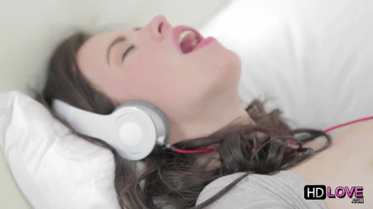 teen 18+ babe is listening to music while fucking