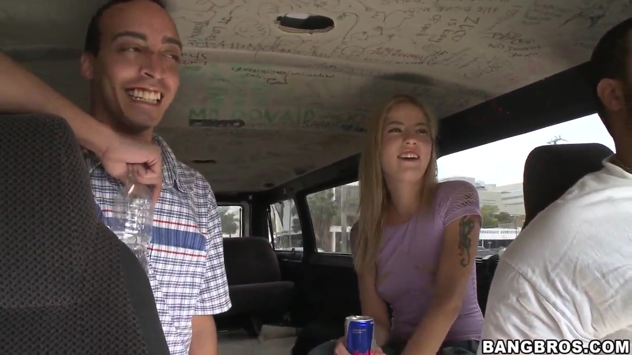Layla Leoni wanna have sex in a bang bus
