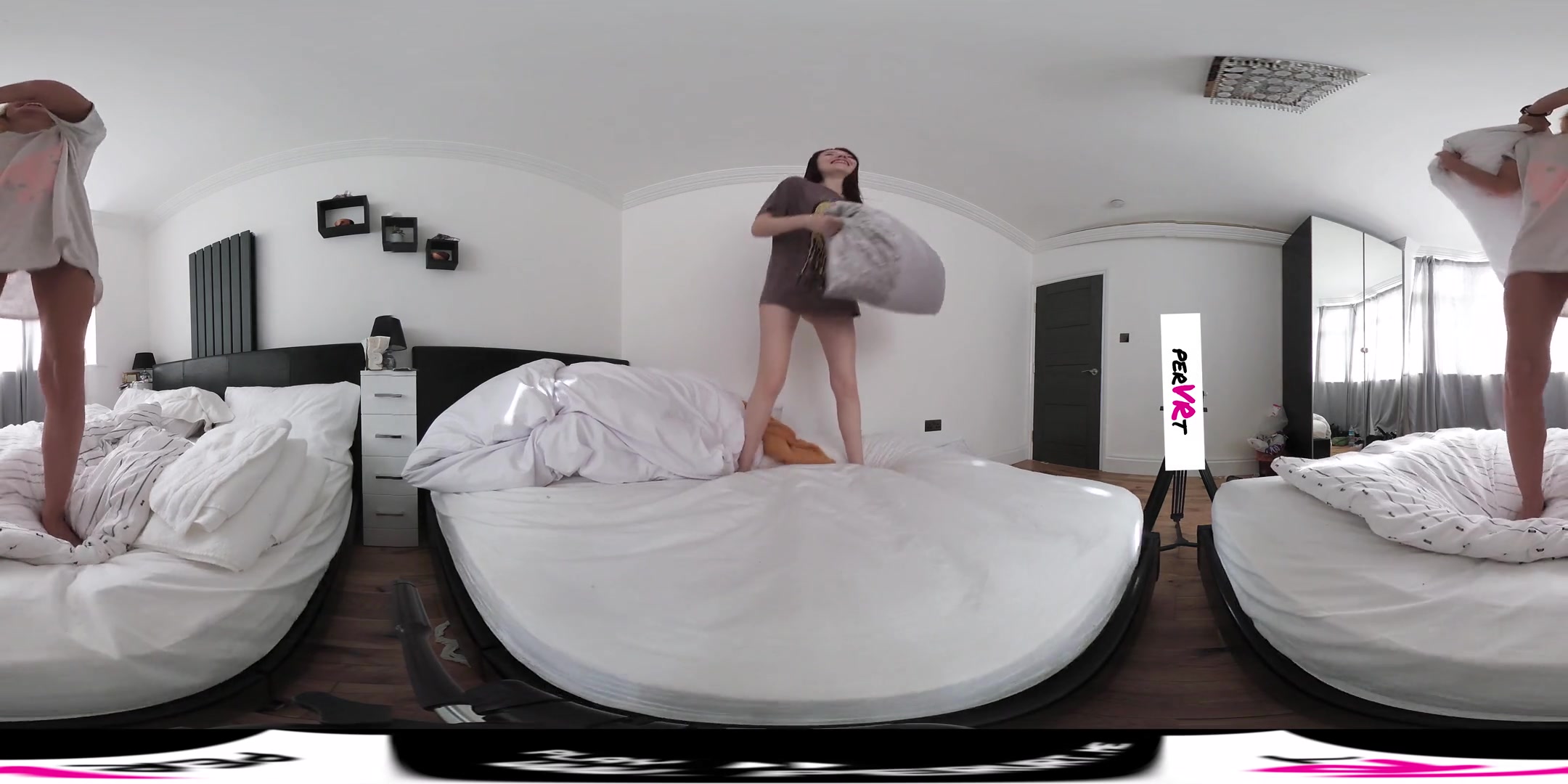Mia Evans & Missy Luv in Pillow Fight - perVRt