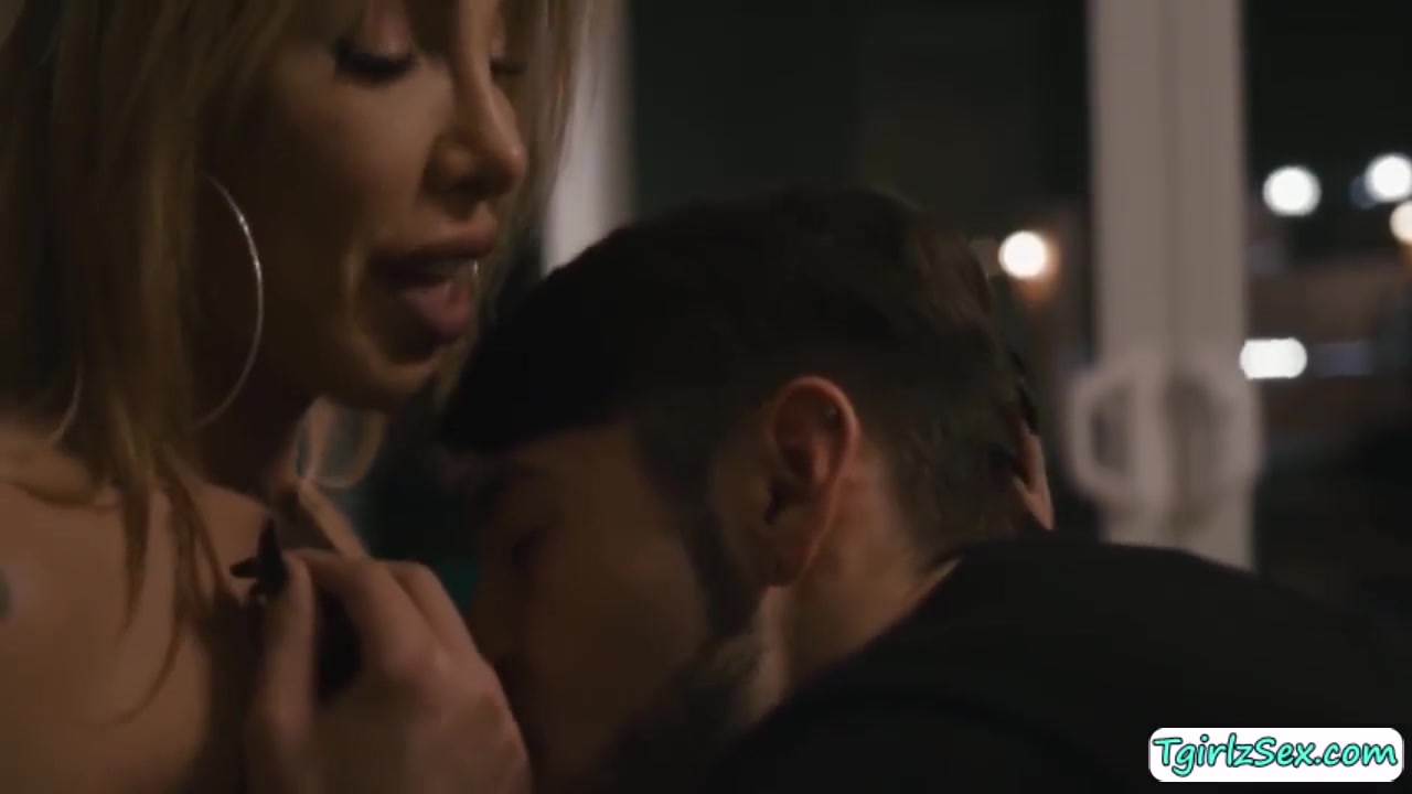 Eva Paradis, Anna Claire Clouds And Dante Colle - Bigboobs Blonde Tbabe Rides A Big Cock