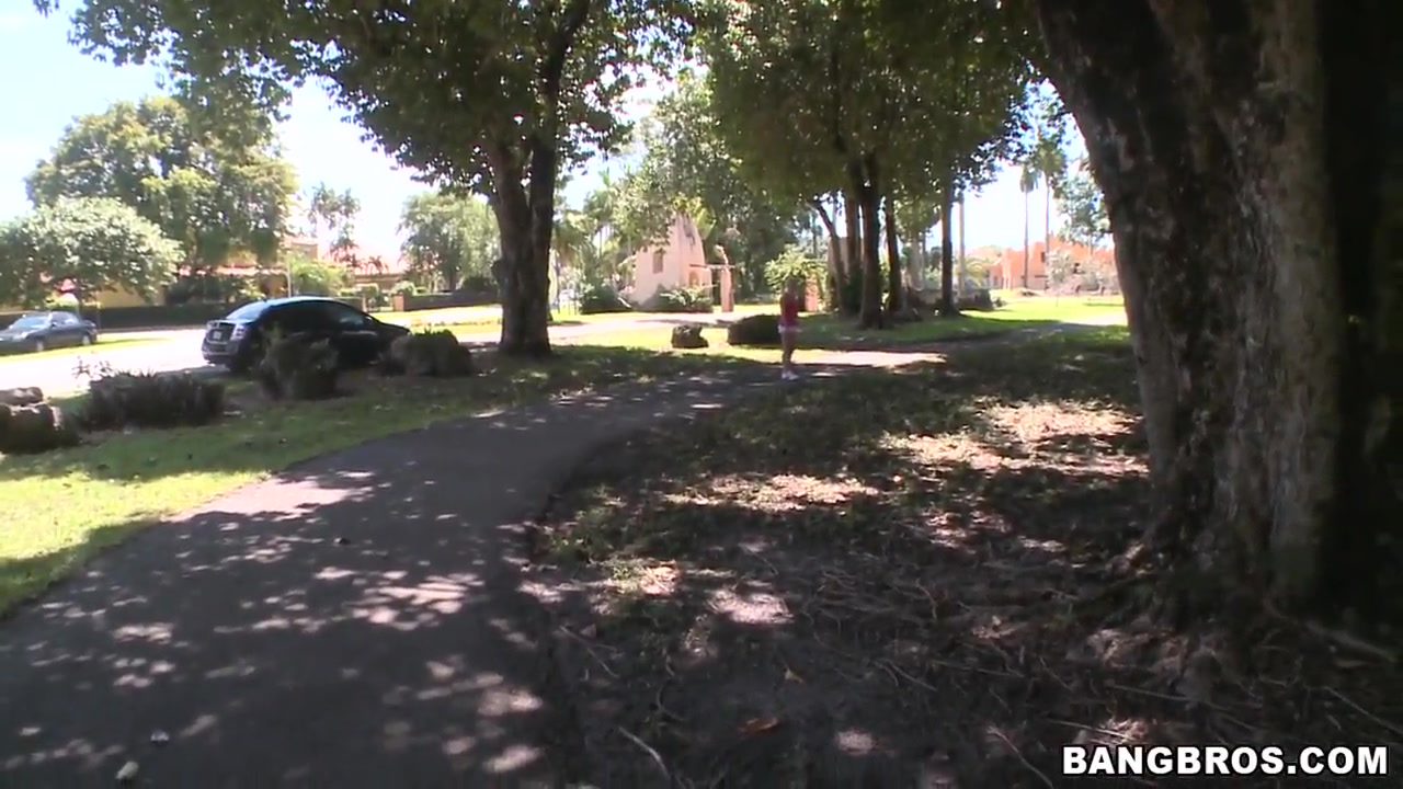 Cute amateur blonde Anamarie gets pulled over in the park