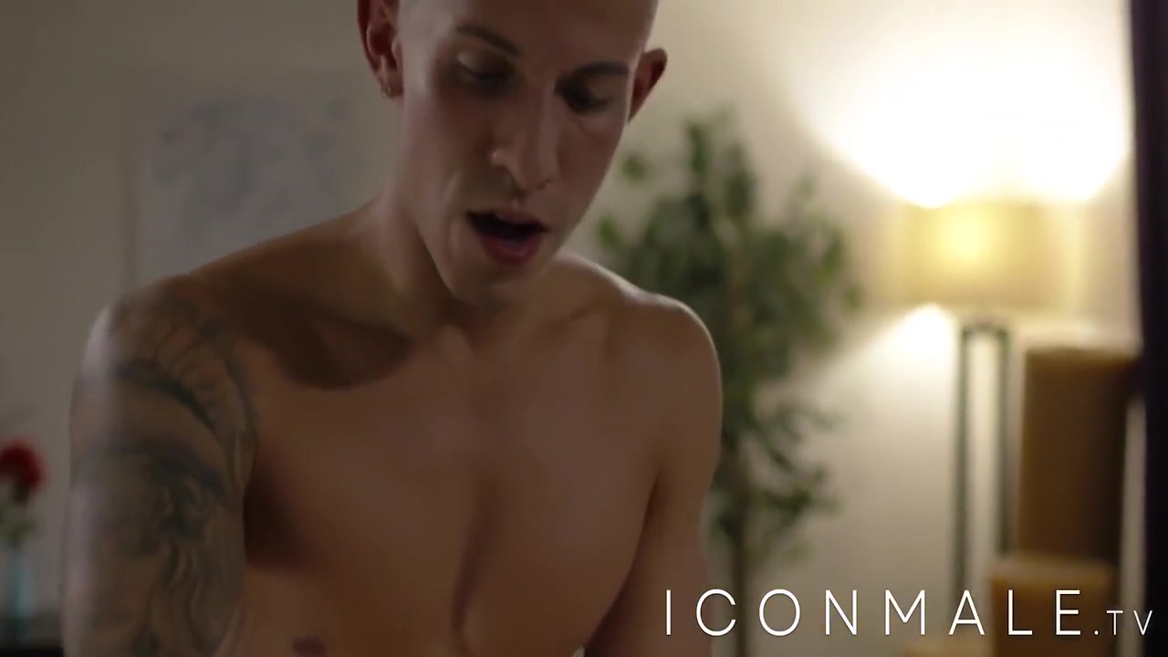 My Stepfather Looks At My Ass While I Make The Bed 10 Min With Ryan Carter And Des Irez