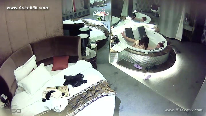 Hackers use the camera to remote monitoring of a lover's home life.***