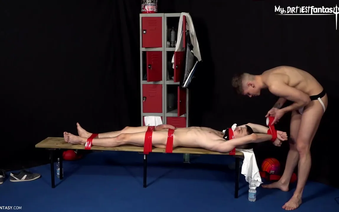 Bench-bound Sub Captivity
