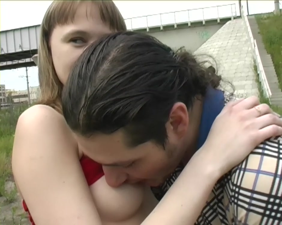 Ania in slut gets on a bike and gets fucked in the park