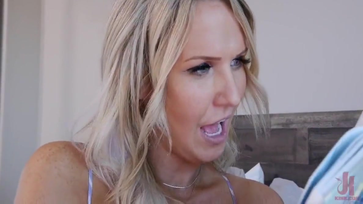 My Slutty Stepsister Uses Stepsisters - Corbin Dallas, Kayleigh Coxx And Cherry Torn