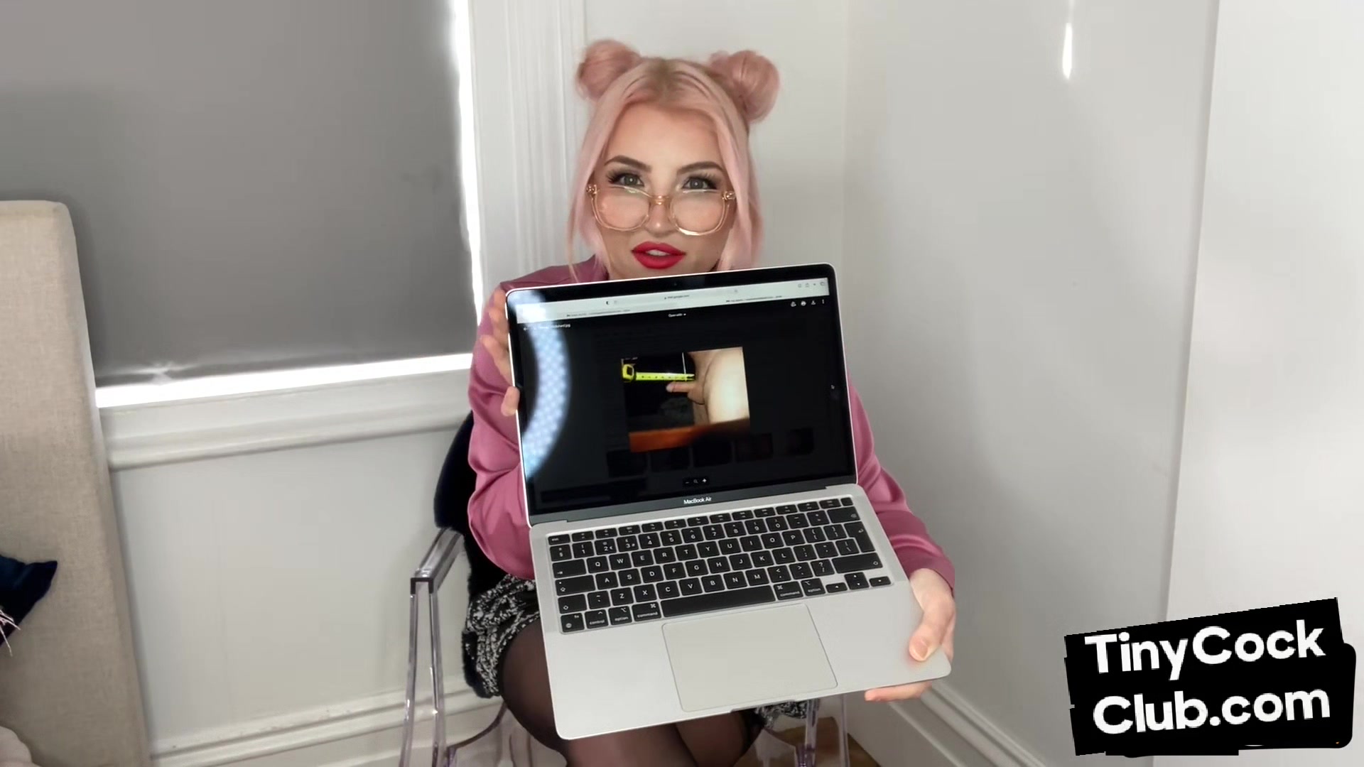 SPH amateur doll humiliates small cocks in solo video