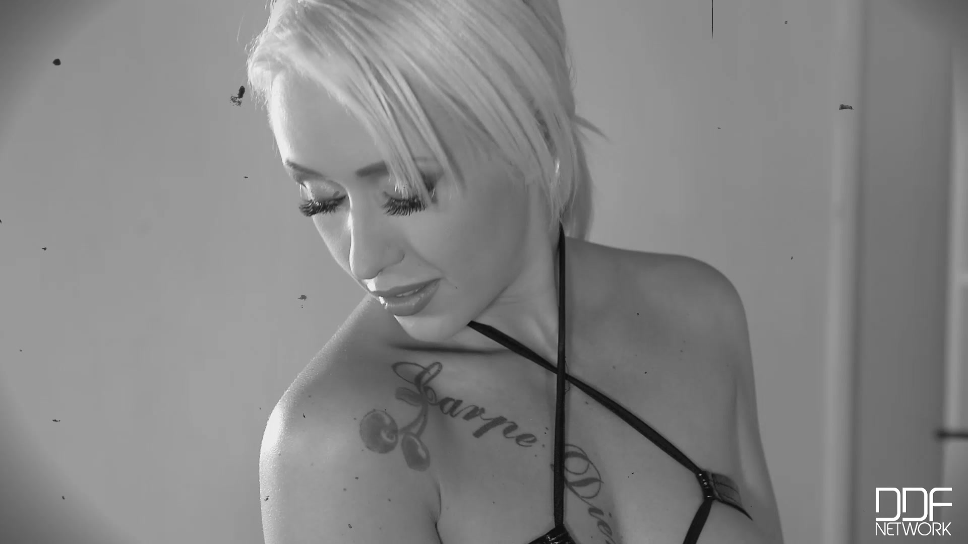 Hipster Double Penetration - Subby Fucked in The Ass By Two - PornWorld