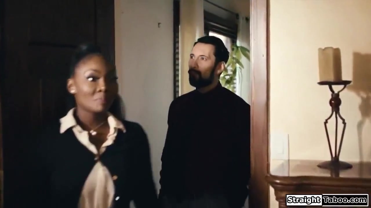 Ebony Agent Gets Asslicked And Fucked Hard To Sell A House