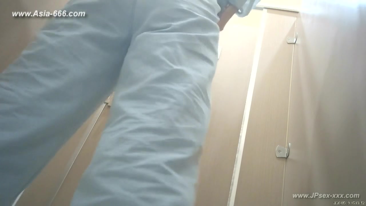 chinese girls go to toilet.***