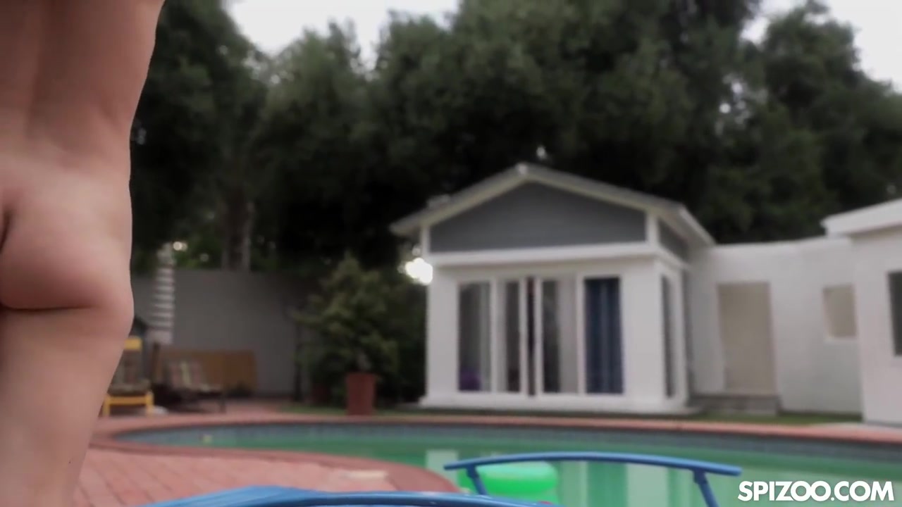 Petite Babe Sneaks On Yard For Bbc Ride With Maya Woulfe And Jovan Jordan
