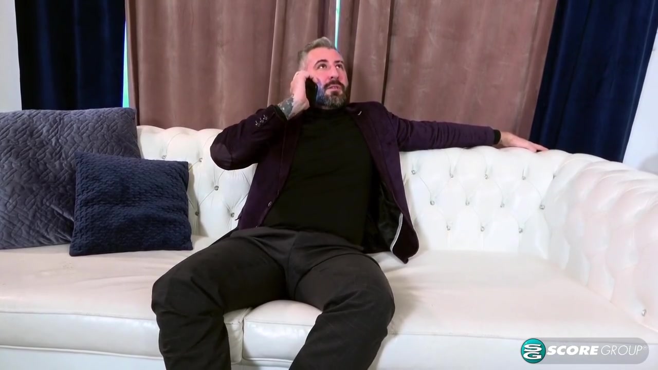 Stud Calls Uber-busty Jessy To Fuck