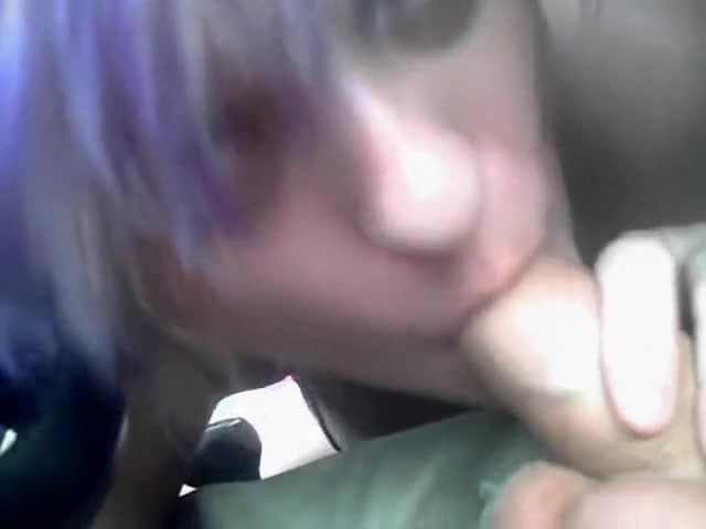 Tiny emo girl taking a schlong in her mouth in the car